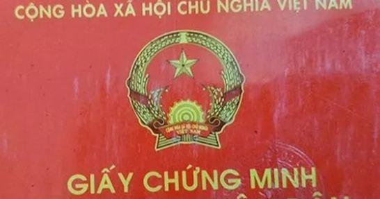 Dang buon nhung can bo cong an bi tuoc quan tich do vi pham-Hinh-2