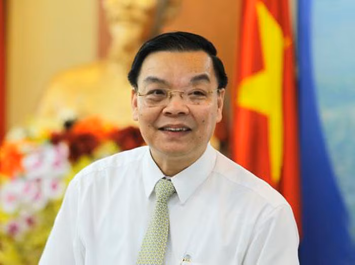 Ông từng công tác tại Đại học Bách khoa Hà Nội, Viện Khoa học Kỹ thuật bưu điện (Bộ Thông tin và Truyền thông), Cục Ứng dụng và phát triển công nghệ (Bộ Khoa học và Công nghệ), Chủ tịch UBND tỉnh Phú Thọ, Thứ trưởng Khoa học và Công nghệ. 