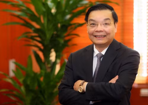 Bà Nguyễn Thị Bích Ngọc - Chủ tịch HĐND TP Hà Nội cho biết, 100% đại biểu có mặt đồng ý thông qua nghị quyết bầu ông Chu Ngọc Anh giữ chức Chủ tịch UBND TP.