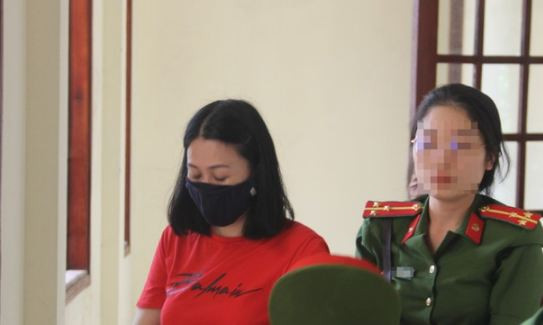  5. Cựu nữ nhân viên điện lực chiếm đoạt hơn 2,7 tỷ đồng: Ngày 23/9, TAND cấp cao tại Hà Nội đã tuyên phạt 11 năm tù đối với Phan Thị Thu Hương (SN 1976, trú tại Nghệ An) về tội “Lạm dụng chức vụ, quyền hạn, chiếm đoạt tài sản”. Quá trình làm việc tại Điện lực TP. Vinh, lợi dụng chức vụ, quyền hạn, Phan Thị Thu Hương đã bí mật lấy hơn 2,7 tỷ đồng tiền của khách hàng.