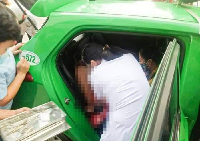  6. Tài xế taxi làm "ông đỡ" cho sản phụ sinh con trên xe: Sáng 22/9, anh Phạm Vũ Quang (SN 1983, trú tại TP Hà Tĩnh) là lái xe taxi Mai Linh được gọi đến huyện Thạch Hà để đón khách. Hành khách là chị Hoàng Thị Thương (SN 1988) yêu cầu chở tới Bệnh viện Đa khoa TP Hà Tĩnh để sinh con. Tuy nhiên, trong lúc đi trên đường chị Thương bất ngờ chở dạ sinh con anh Quang đã cùng người nhà đỡ thành công cho sản phụ. 