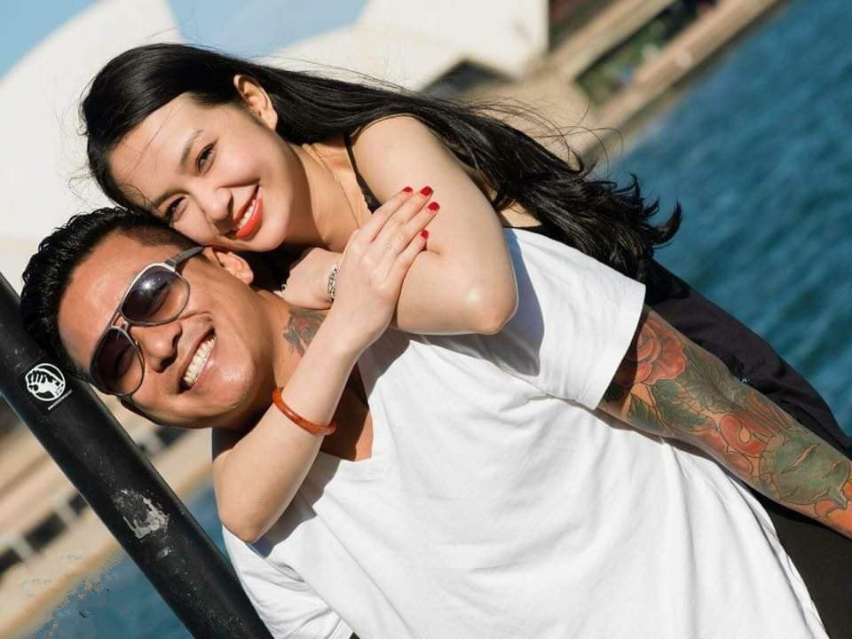 Tam nghi hat, Tuan Hung danh thoi gian rieng tu ben vo-Hinh-3