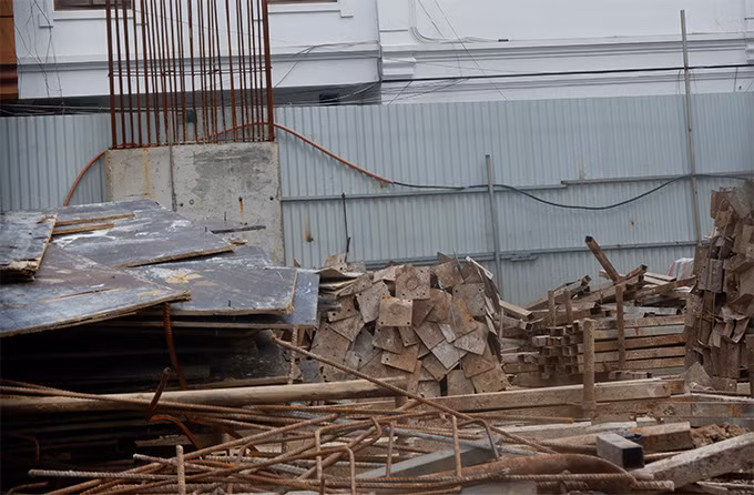 Thực tế, theo quy định của Nhà nước, thông thường công trình nhà ở xây dựng 1 tầng hầm, chỉ đối với công trình diện tích lớn, sử dụng với mục đích thương mại mới xây dựng từ 2-3 tầng hầm để xe.