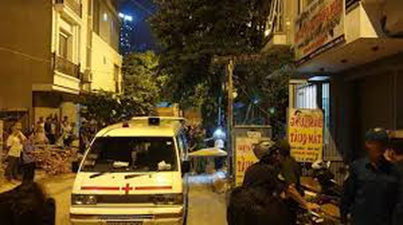  5. Mâu thuẫn gia đình, chồng trẻ đâm chết vợ: Ngày 24/9 Công an thị xã Hoàng Mai, tỉnh Nghệ An đang điều tra làm rõ vụ giết người xảy ra trên địa bàn. Theo đó vào rạng sáng cùng ngày tại nhà anh Hoàng Văn Hùng (SN 1992), trú thị xã Hoàng Mai, do mâu thuẫn với vợ là chị Nguyễn Thị T. (SN 1993), bực tức Hùng đã đâm gực vợ mình khiến nạn nhân tử vong. 