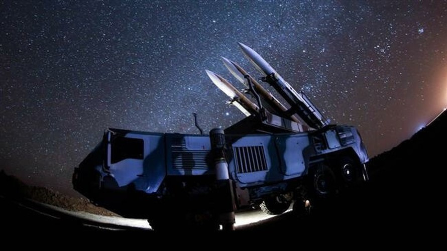 Các kỹ sư của IRGC đã nghiên cứu rất kỹ các tổ hợp Buk-M2 mà Nga bán cho Syria, họ kết hợp với một số đặc điểm của tên lửa RIM-66 Standard (SM-1) của Mỹ mà Tehran có được từ trước Cách mạng Hồi giáo 1979 để tạo ra Khordad 3.