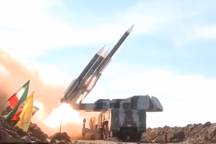 Khordad 3 là một biến thể đặc biệt của hệ thống tên lửa phòng không tầm trung Ra’ad (Sấm sét) do Iran tự nghiên cứu phát triển, tổ hợp vũ khí này được đưa vào sử dụng vào giữa những năm 2010.