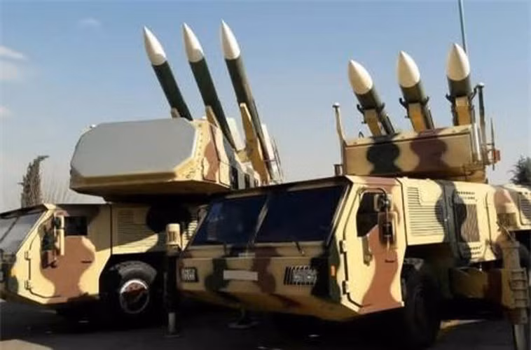 Khordad 3 chính là biến thể có tầm bắn xa nhất của hệ thống phòng không Ra’ad, theo thông tin thì phạm vi tối đa của tên lửa đánh chặn Ta’er 2B lên tới 200 km.