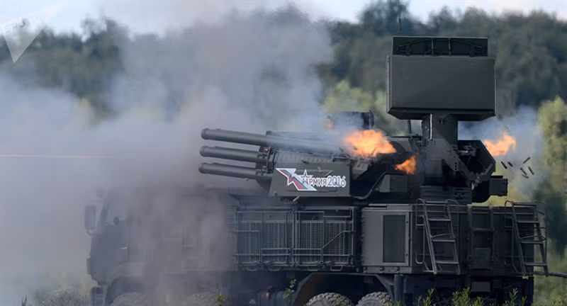 Được biết, hệ thống dẫn đường của Tomahawk có thể coi là một chuẩn mực đối với tên lửa hành trình hiện đại. Cơ chế dẫn đường của Tomahawk rất phức tạp và phối hợp nhiều công nghệ dẫn đường khác nhau, các hệ thống này bổ sung cho nhau nhằm tăng độ chính xác khi tác ch