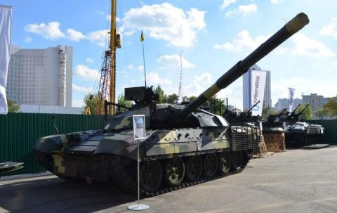Trước khi chính thức trang bị, Ukraine đã từng nói nhiều về phiên bản tăng T-72AMT. Về cơ bản, phiên bản mới không quá khác biệt so với T-72AG trước kia. Thay đổi đáng kể nhất là xe sử dụng động cơ diesel tăng áp 6TD-2 công suất lên tới 1.200 mã lực.