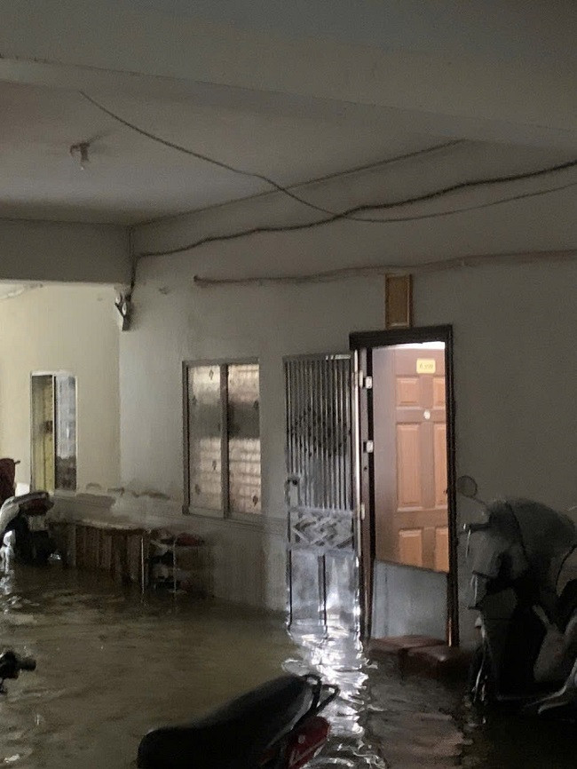 Nghe An: Mua lon, nhieu tuyen duong ngap sau, hoc sinh duoc nghi hoc-Hinh-3