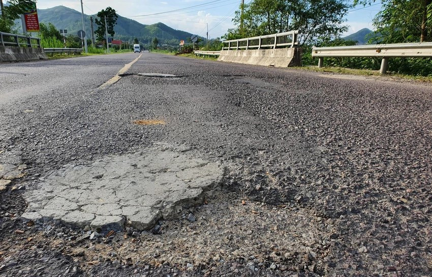 Binh Dinh: Lo dien nha thau trung goi sua QL19 hon 13 ty-Hinh-2