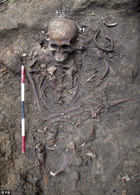 Các nhà nghiên cứu cũng cho hay người lính này khoảng 18 - 25 tuổi khi qua đời.