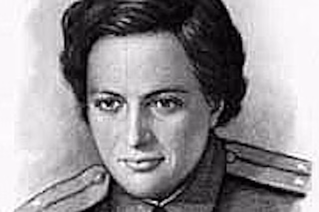 Lyudmila Pavlichenko là nữ xạ thủ bắn tỉa huyền thoại của Liên Xô trong Chiến tranh thế giới 2. Ít ai biết được rằng, bà từng bị từ chối cho nhập ngũ chỉ vì là phụ nữ.