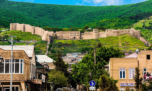 Nằm giữa biển Caspian và dãy núi Caucasus, Derbent ở Cộng hòa Dagestan được cho là thành phố cổ nhất nước Nga. Với vị trí quan trọng như vậy, Derbent có ý nghĩa chiến lược đối với vùng Caucasus.