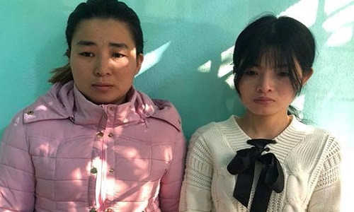 Đỗ Ngọc Anh và Hoàng Thị Ánh Sáng bị bắt giữ. Ảnh: C.A.