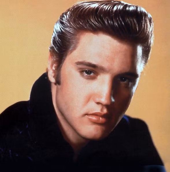 Vào năm 2002, bất ngờ có thông tin một nhúm tóc của Elvis Presley được bán đấu giá. Phần tóc này sau đó được phát hiện do nhà làm tóc riêng của ông vua nhạc Rock N Roll bí mật lưu giữ.
