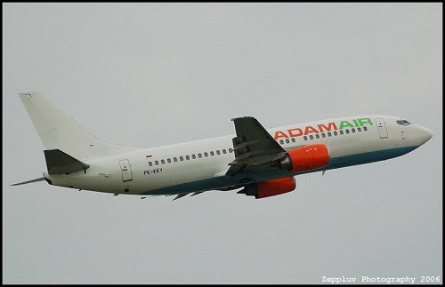 4. Ngày 1/1/2007, máy bay Adam Air Flight 574 của Indonesia mất tích khi đang trong chuyến hành trình từ thành phố Surabaya đến Manada. Sau quá trình tìm kiếm chiếc máy bay mất tích chở 102 người, giới chức trách phát hiện nó đã lao xuống biển.