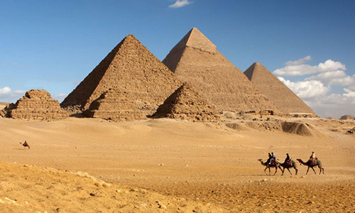 Với chiều cao 146m, Đại kim tự tháp Giza hay còn gọi là kim tự tháp Kheops là cấu trúc nhân tạo lớn nhất trên trái đất cho đến thời Trung cổ.