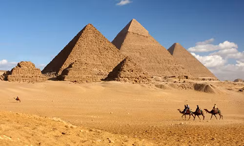 Với chiều cao 146m, Đại kim tự tháp Giza hay còn gọi là kim tự tháp Kheops là cấu trúc nhân tạo lớn nhất trên trái đất cho đến thời Trung cổ.