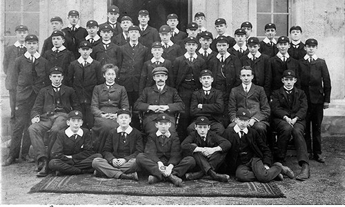 Gương mặt trong sáng của những chàng trai trẻ nước Anh phải cầm súng ra chiến trường khi chiến tranh nổ ra.