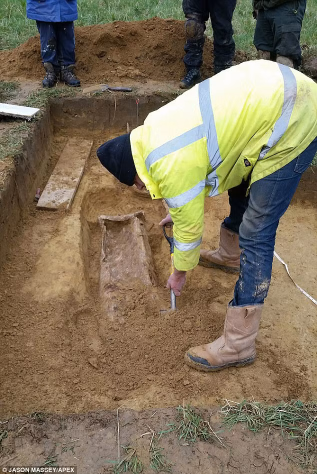 Trước phát hiện này, ông Laura Burnett cho hay chì là vật liệu khá đắt đỏ nhưng được ưa thích để dùng trong chôn cất thời La Mã.