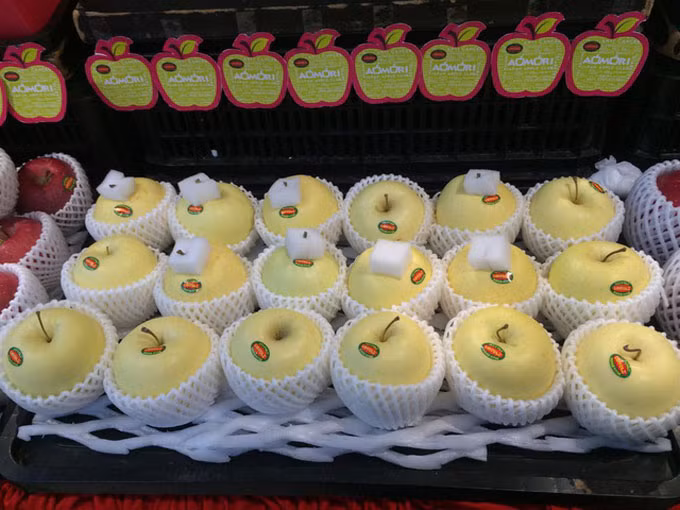 Táo Kinsei đang được bán với mức giá 275.000 đồng/kg.