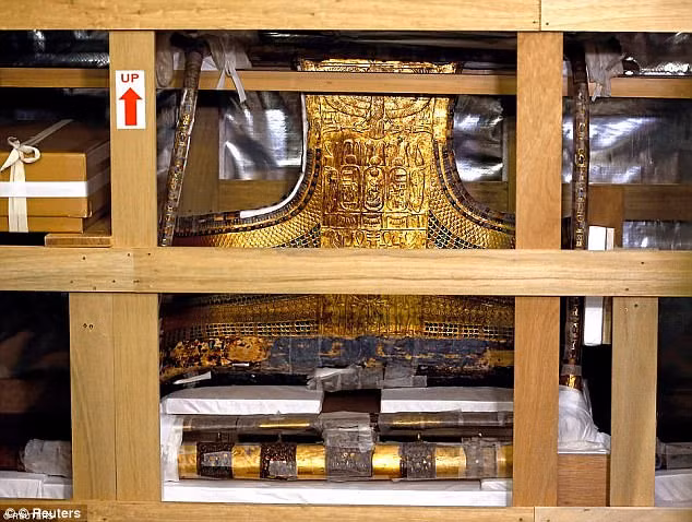 Trước đó, cỗ xe của pharaoh Ai Cập Tutankhamun cũng đã được chuyển đến Bảo tàng Ai Cập vĩ đại.