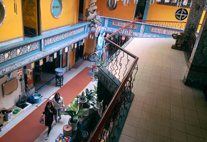 Chùa có hai khu vực gồm khu thờ phụng nằm dọc theo đường Chánh Hưng và khu vực giảng đường, khách đường nằm dọc sau chùa.