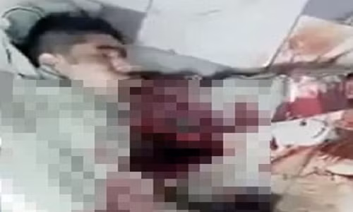 Thủ phạm gục trên sàn nhà.