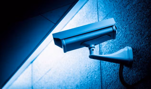 Sự việc càng trở nên bí ẩn hơn khi những người tin vào giả thuyết trên cho hay tất cả cảnh quay vụ khủng bố được CCTV tại hiện trường ghi lại đều không được công bố.