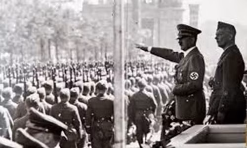 Vào ngày 18/12/1940, trùm phát xít Hitler ra chỉ thị tấn công Liên Xô với mật danh Chiến dịch Barbarossa. Phát xít Đức hy vọng sẽ xâm lược Liên Xô thành công với chiến lược đánh nhanh thắng nhanh.