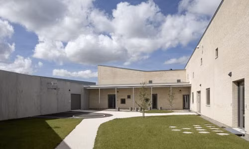 Quang cảnh nhà tù nhìn từ trên cao.