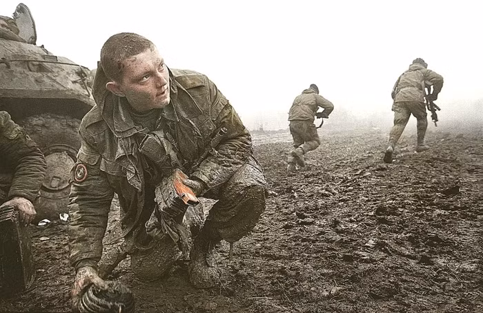 Binh lính Nga làm nhiệm vụ trong thời tiết lạnh giá tại Cộng hòa Chechnya những năm 1990.