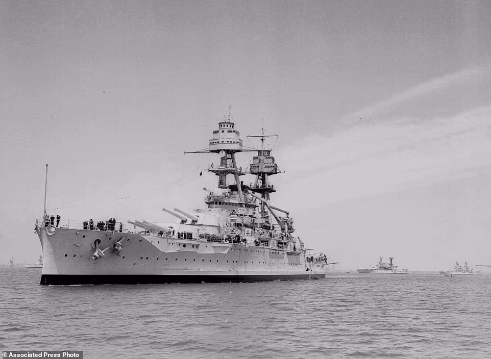 76 năm trước, Nhật Bản tấn công Trân Châu Cảng một cách bất ngờ khiến Mỹ tổn thất lớn về người và tài sản.