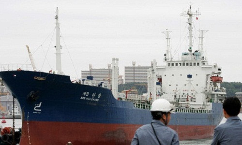 Tàu chở dầu của Triều Tiên tại cảng ở Hàn Quốc. Ảnh: CNN.