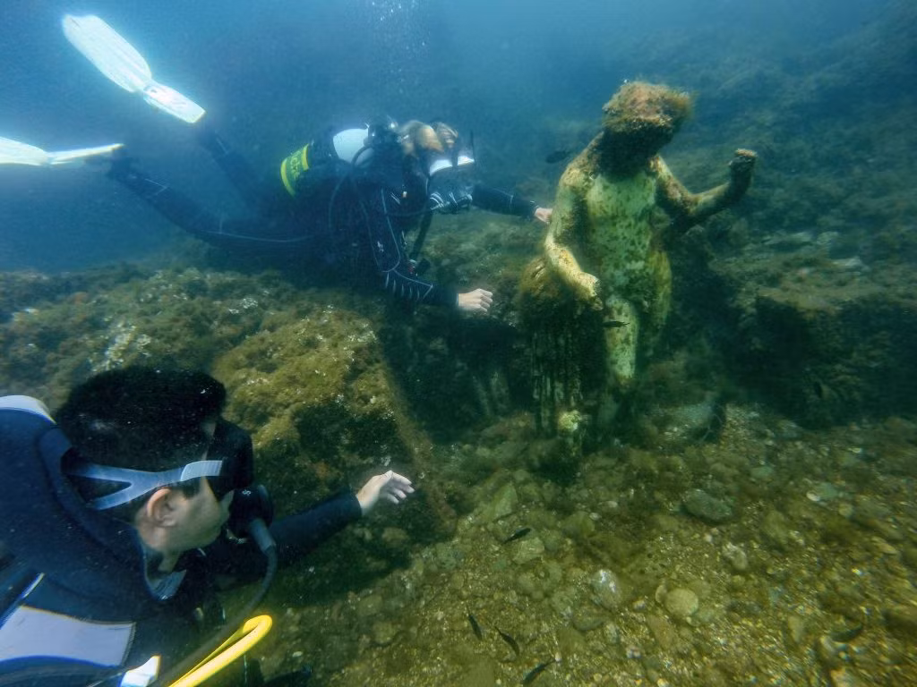 Thậm chí, những nhân vật "lớn" này còn xây dựng các khu nghỉ dưỡng tại Baia để thỏa mãn mọi ham muốn điên rồ nhất của bản thân.