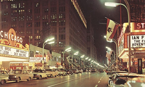 Đường phố Chicago trang hoàng rực rỡ.