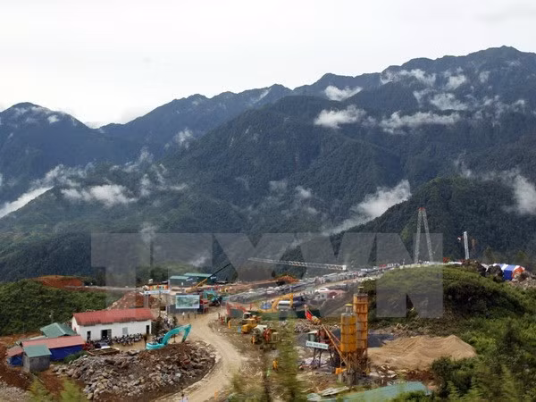 Báo chí thế giới cũng gọi tên Sa Pa của Việt Nam trong năm 2017. Cụ thể, chuyên trang du lịch nổi danh thế giới Skyscanner công bố 10 điểm leo núi hàng đầu ở Đông Nam Á, trong đó Sa Pa và Fansipan của Việt Nam.