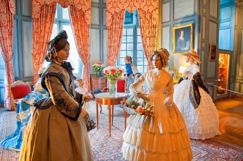 Ban đầu Château d'Ussé được xây từ đá và gỗ vào khoảng năm 1000 sau Công nguyên.