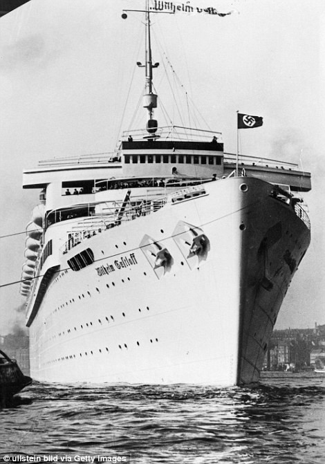 Tuy nhiên, trên thực tế, con tàu này lại trở khoảng 1.000 binh sĩ và các thành viên của Gestapo cộng thêm khoảng 9.000 dân thường đi tị nạn.