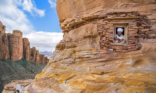 Vương quốc cổ đại Axum, hiện là một phẩn của Ethiopia, là một trong những quốc gia đầu tiên trên thể giới tiếp nhận đạo Cơ đốc. Vào năm 330 trước công nguyên, Vua Ezana Đại đế đã tuyên bố lấy đạo Cơ đốc là quốc giáo và ra lệnh xây dựng nhà thờ St. Mary of Tsion.