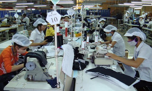 Lao động nữ nghỉ hưu từ 1/1/2018 bị thiệt 10% mức hương lương hưu so với lao động nữ nghỉ hưu trước đó. Ảnh: NLĐ