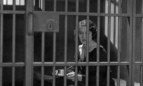 200 phụ nữ và bé gái bị nhốt trong các phòng giam, với "điều kiện như thú vật".