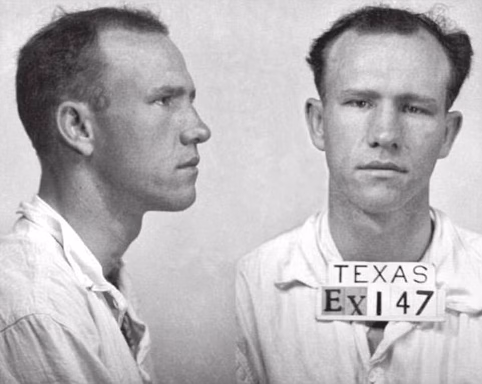 Ảnh hồ sơ phạm tội của Clyde.