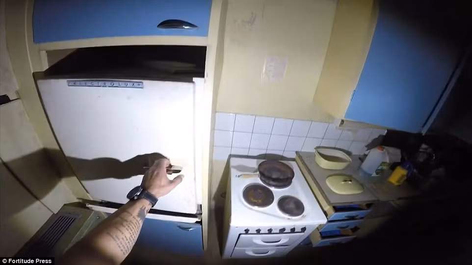 Bên trong boongke có nhiều căn phòng được sử dụng với những mục đích khác nhau.