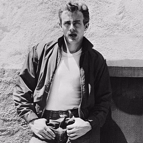 Trước cái chết của nam diễn viên James Dean, một số nhà lý luận âm mưu cho rằng, vụ tai nạn trên không hề nghiêm trọng đến mức cướp đi mạng sống của James Dean. Từ đó, họ đưa ra giả thuyết nam diễn viên này đã làm giả cái chết của mình.