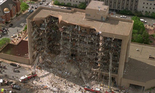 Ngày 19/4/1995, Timothy McVeigh thực hiện vụ đánh bom tại tòa nhà liên bang Murrah ở thành phố Oklahoma, Mỹ. Đây được xem là một trong những vụ khủng bố tồi tệ nhất nước Mỹ.
