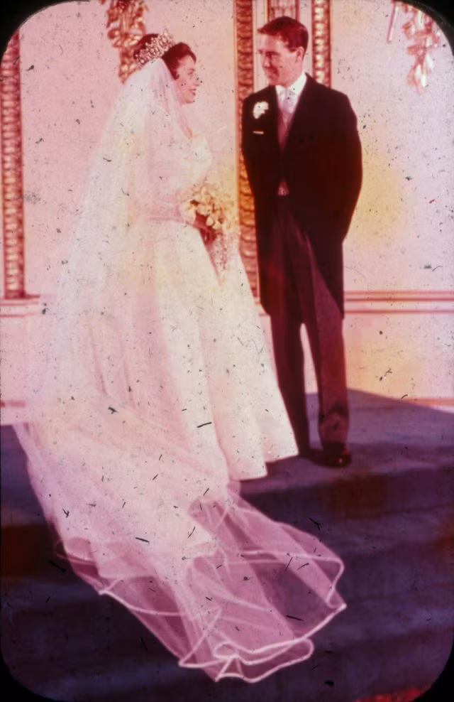 Gương mặt hạnh phúc của Công chúa Margaret bên chú rể trong ngày cưới.