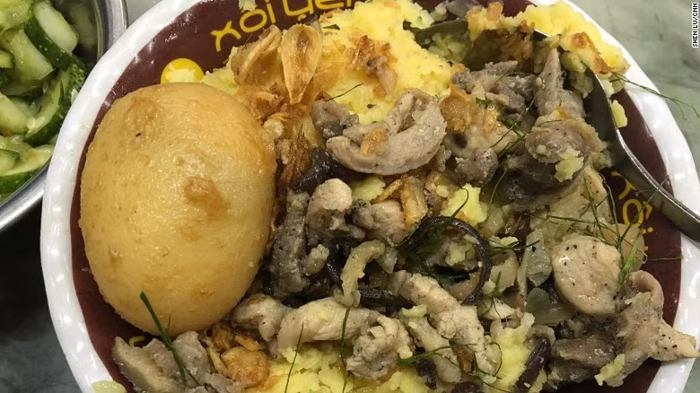 Xôi - món ăn sáng phổ biến ở Việt Nam cũng được báo chí thế giới ca ngợi là một trong những món ăn đường phố hấp dẫn.