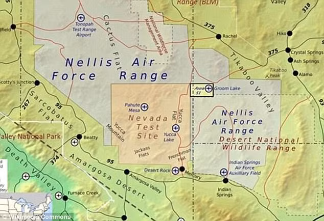 Một số người cho rằng đó là âm thanh được tạo ra khi máy bay di chuyển nhanh hơn tốc độ của âm thanh.
